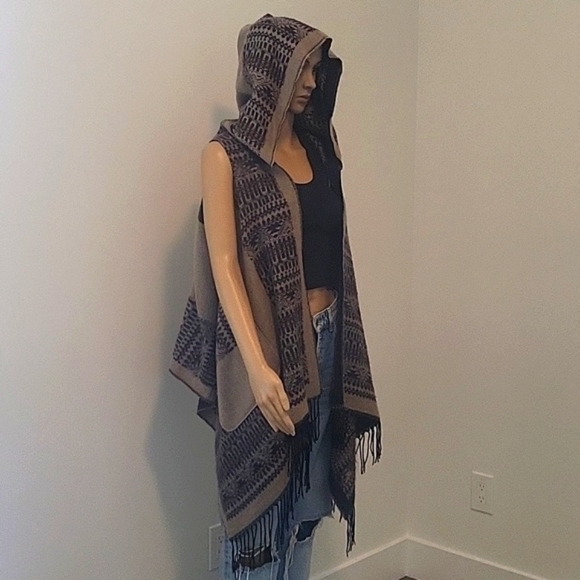 Hooded Fringe Vest - Picture 2 of 5